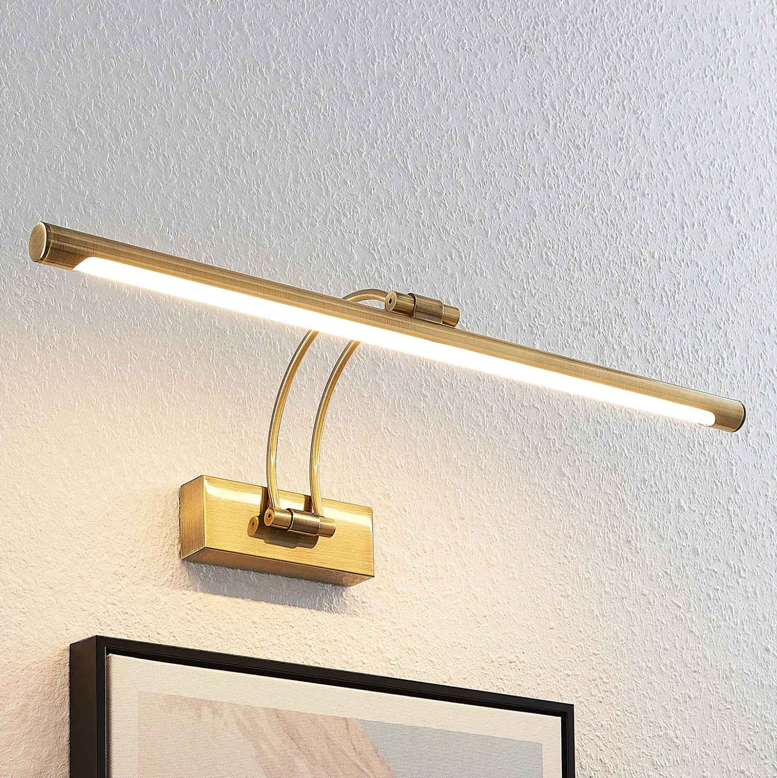 Lucande Lámpara LED para cuadros Dimitrij, curvada, latón, metal
