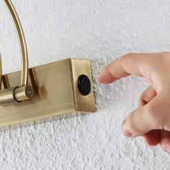 Lucande Lámpara LED para cuadros Dimitrij, curvada, latón, metal