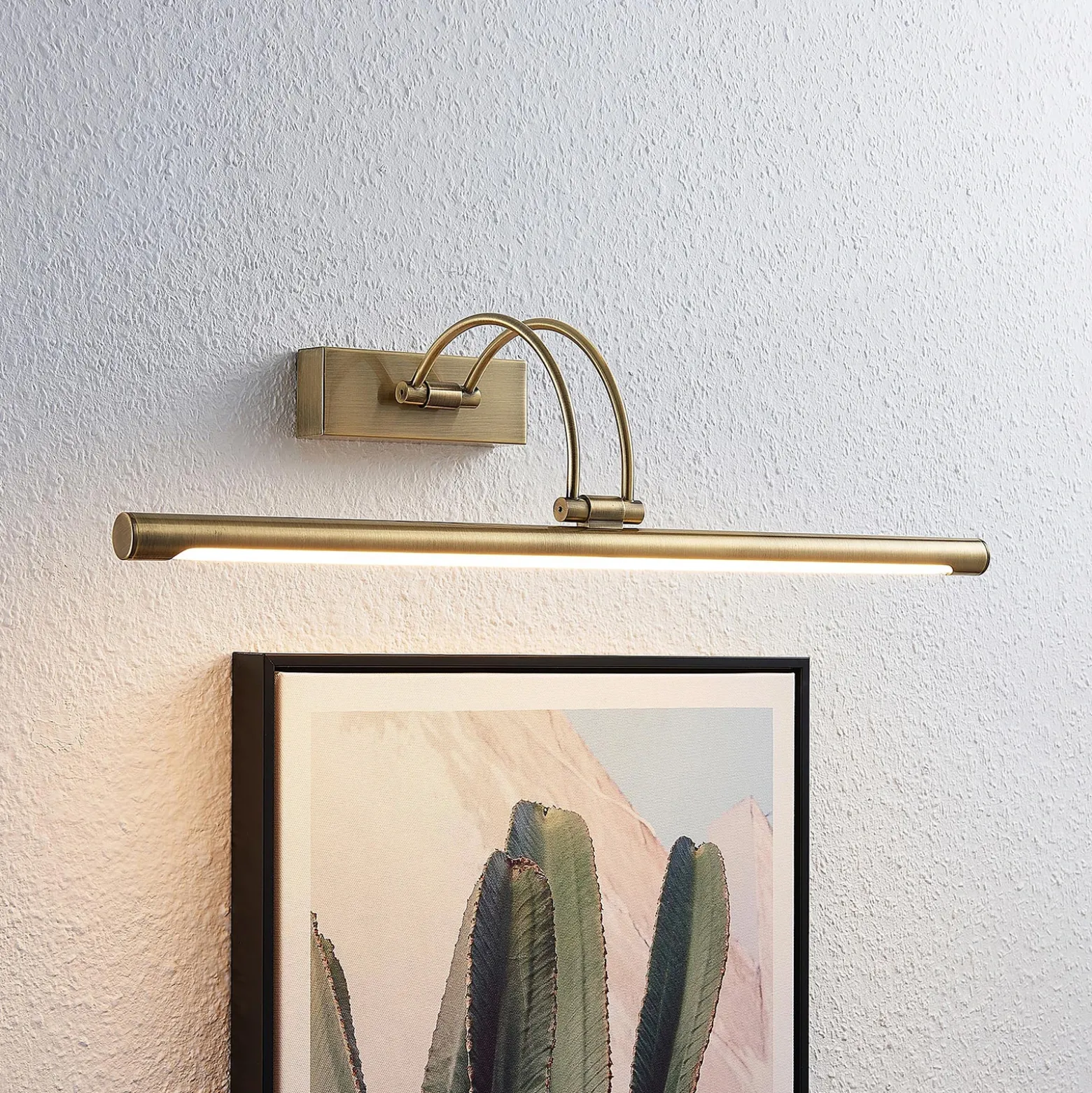 Lucande Lámpara LED para cuadros Dimitrij, curvada, latón, metal