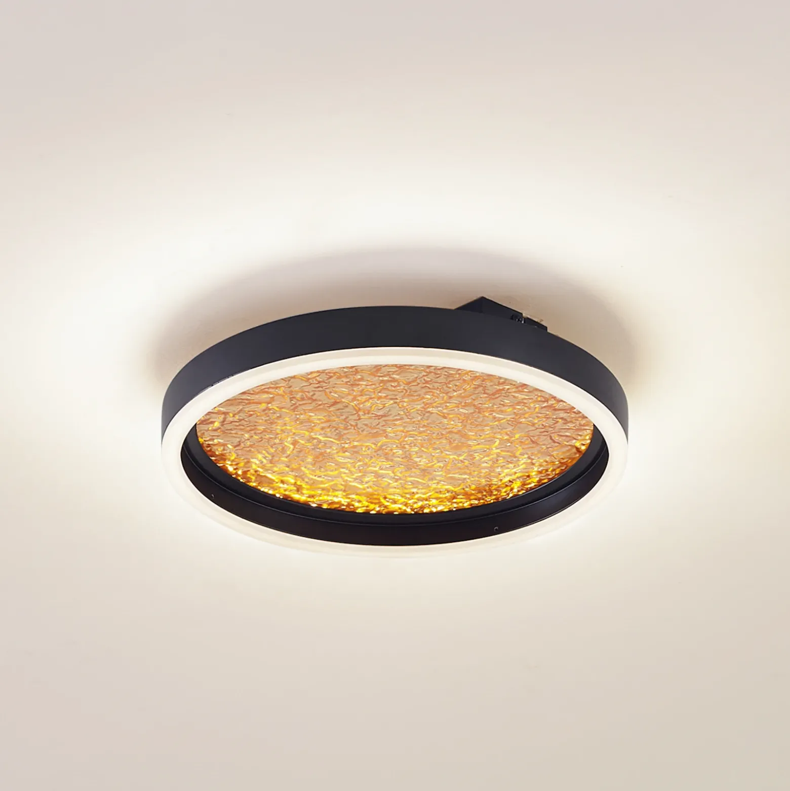 Lucande Plafón LED Menulis, negro/oro, PC, Ø 30 cm