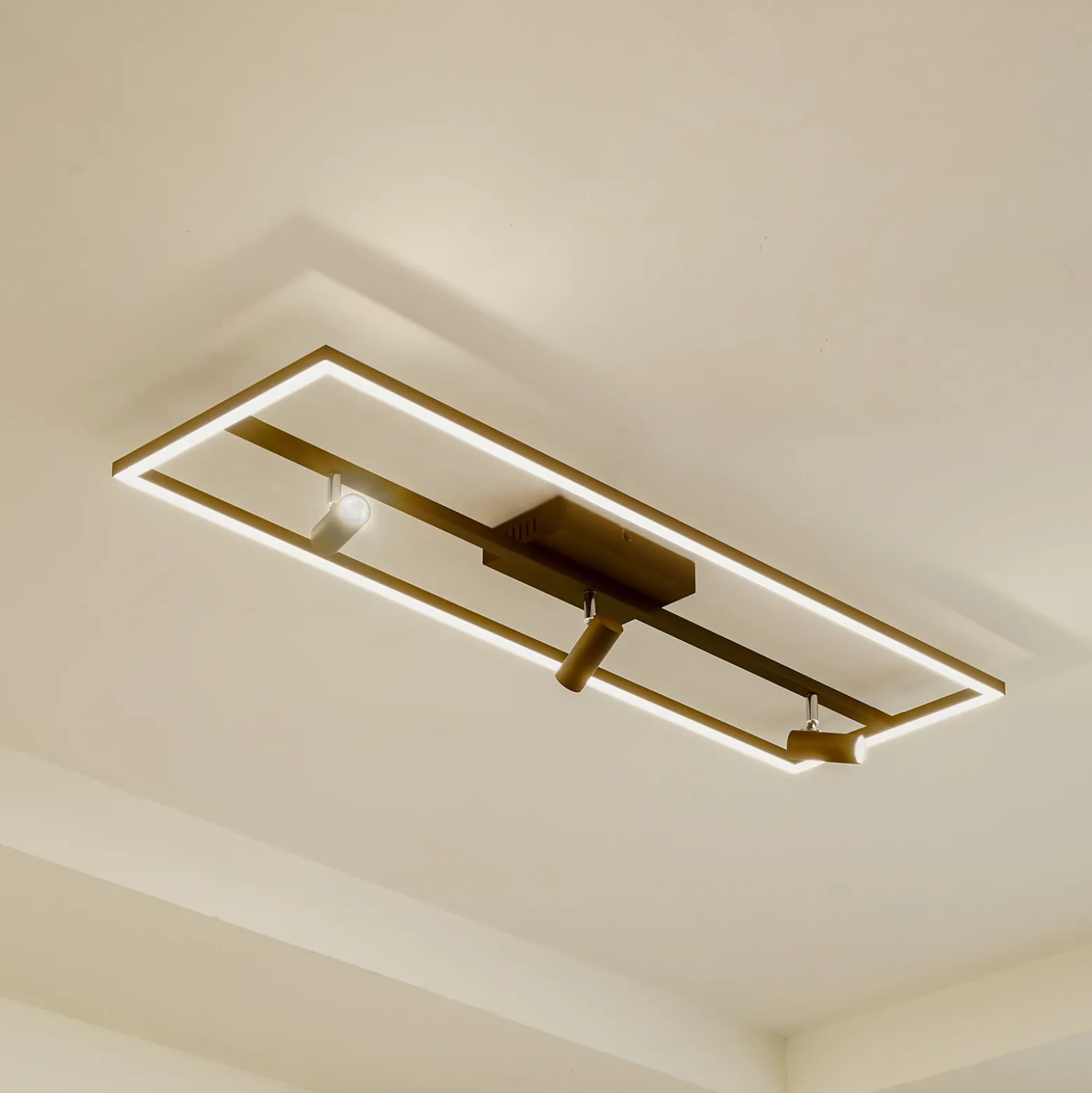 Lucande Plafón LED Yvor, 99,5 cm, negro, orientable