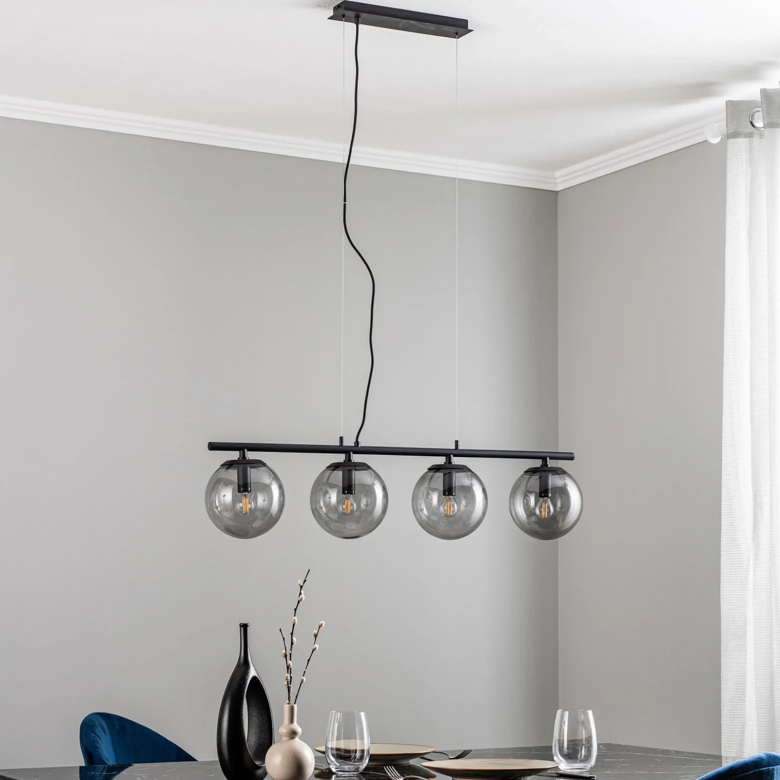 Lucande Sotiana lámpara colgante, 4 globos de cristal, negro