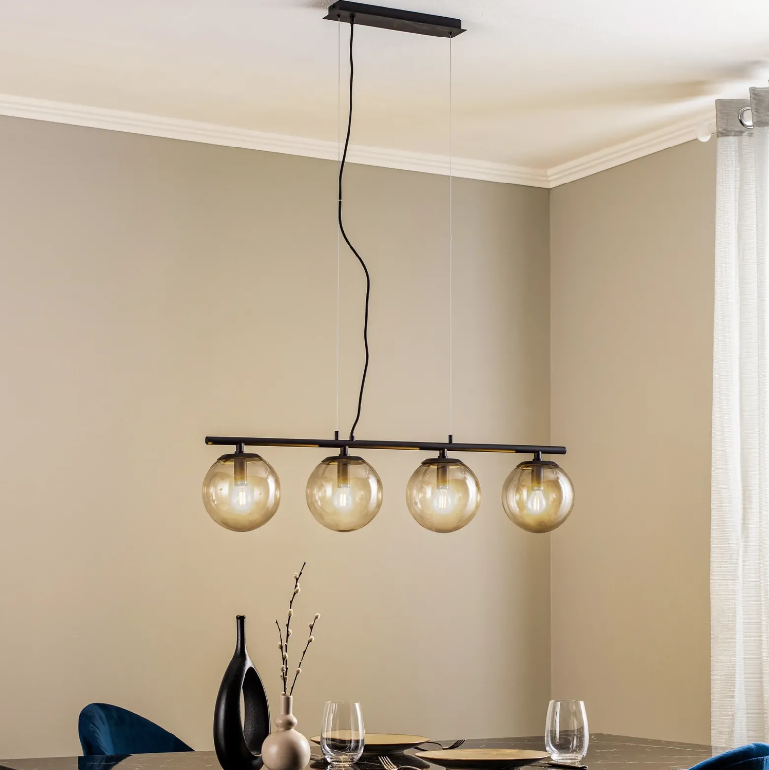 Lucande Sotiana lámpara colgante, 4 globos de cristal, negro