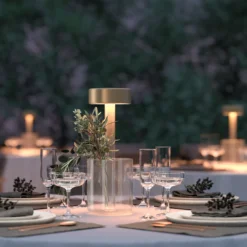 Maytoni Lámpara de mesa LED recargable AI Collaboration, cristal, oro