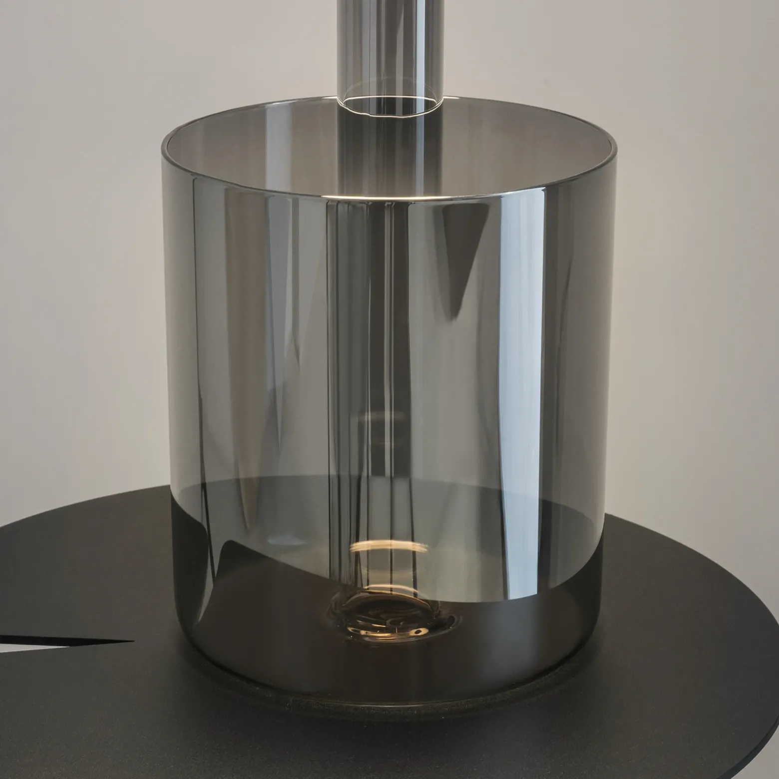 Maytoni Lámpara de mesa LED recargable AI Collaboration, cristal, gris