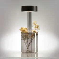 Maytoni Lámpara de mesa LED recargable AI Collaboration, cristal, gris