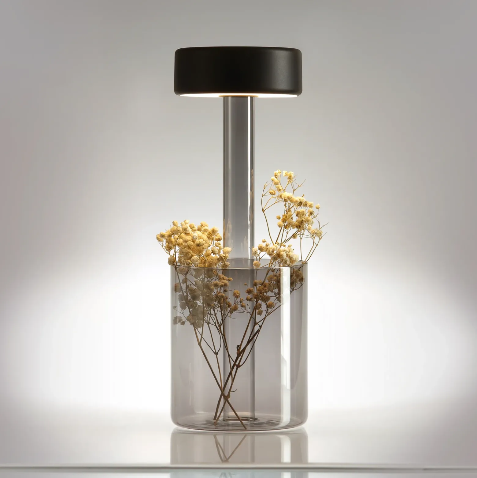 Maytoni Lámpara de mesa LED recargable AI Collaboration, cristal, gris