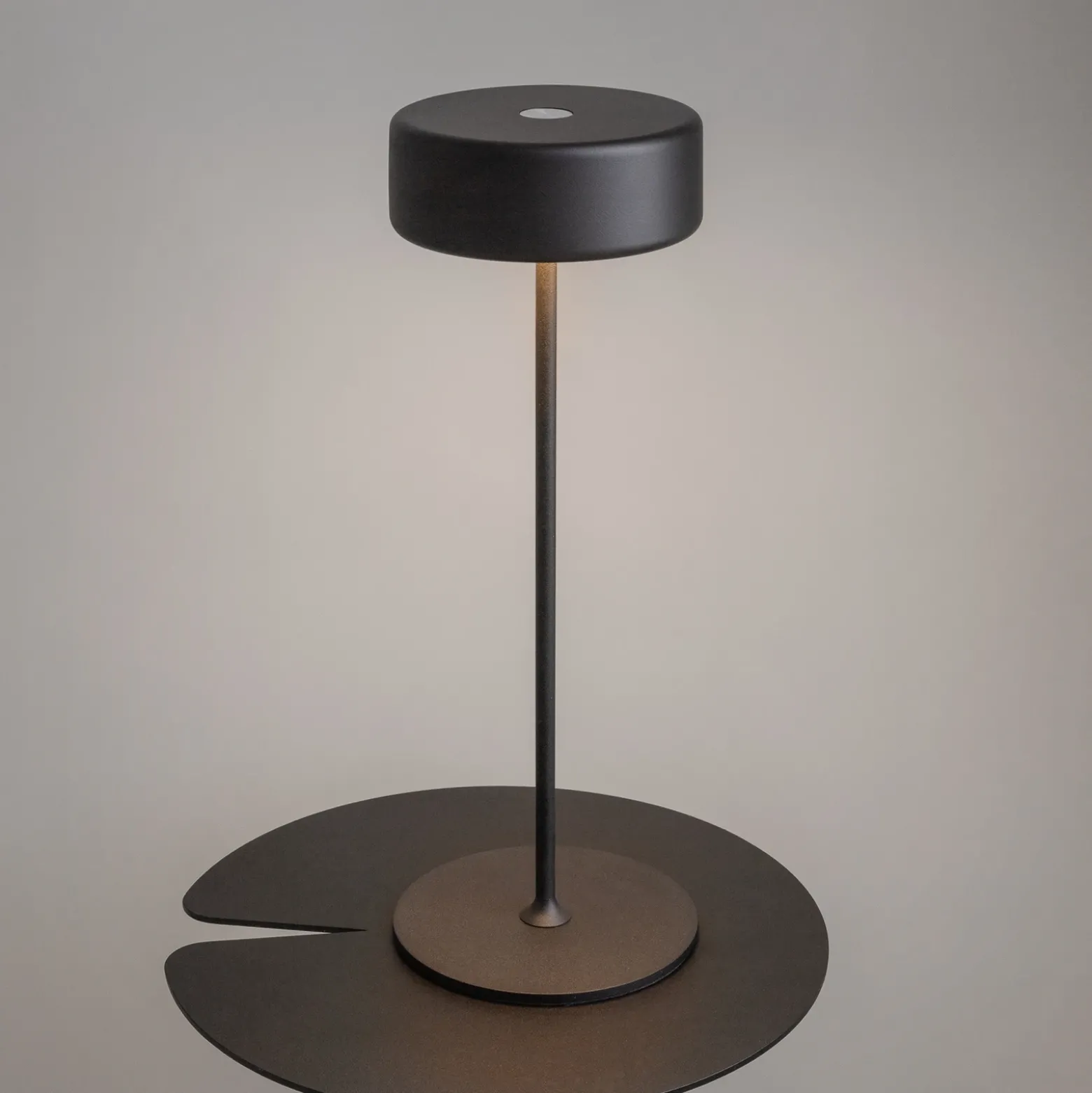 Maytoni Lámpara de mesa LED recargable AI Collaboration, aluminio, negro