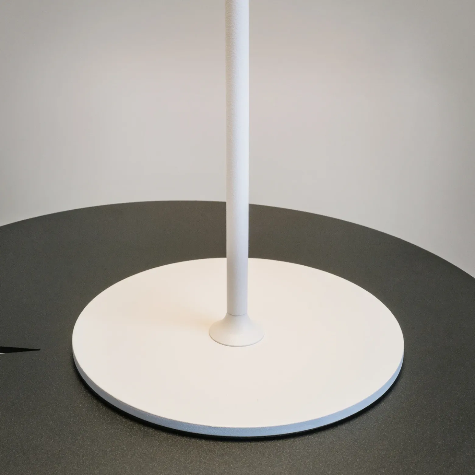 Maytoni Lámpara de mesa LED recargable AI Collaboration, aluminio, blanco