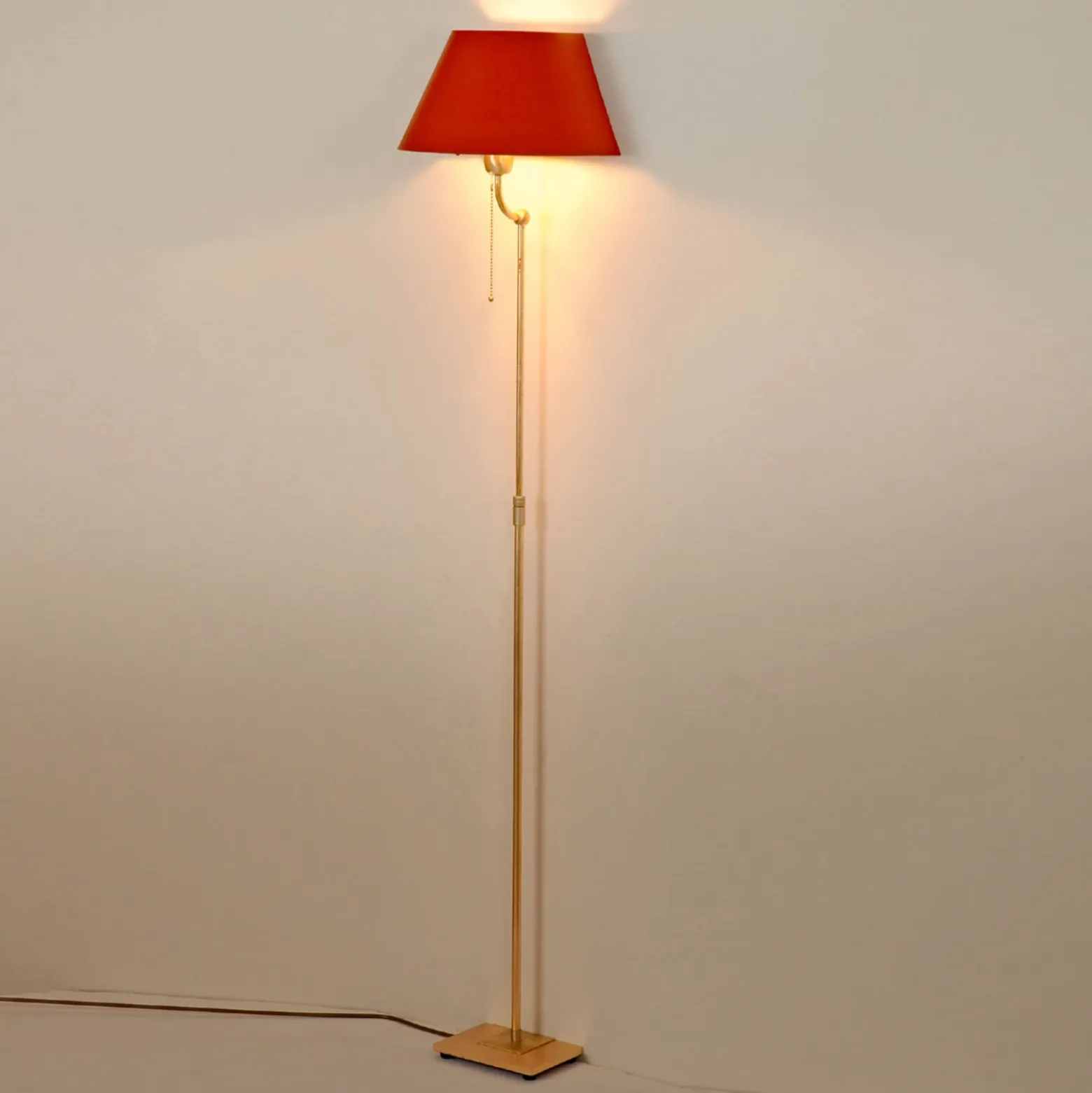 Menzel Living Elegant lámpara de pie pantalla roja