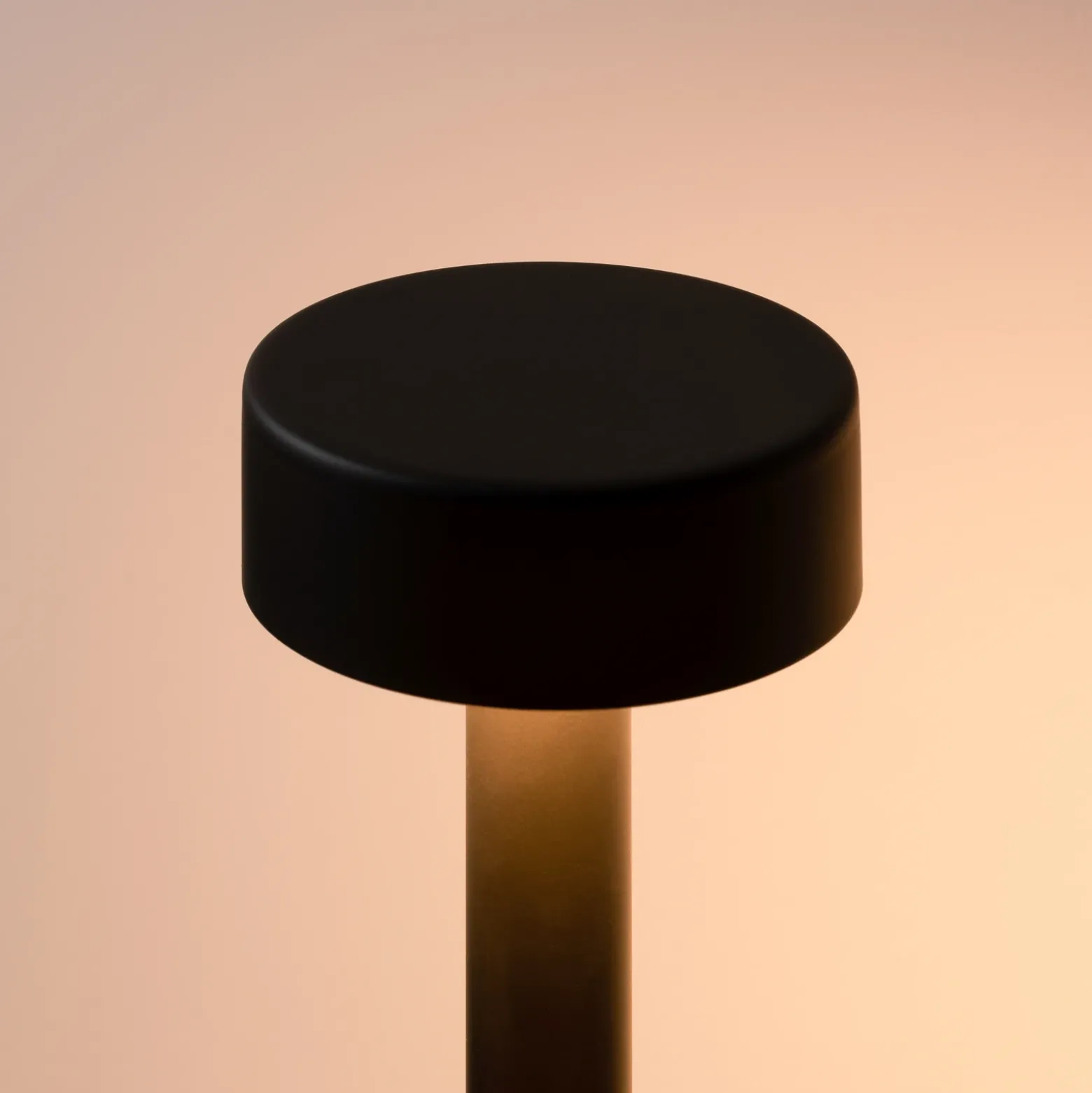 Milan Peak Lane Lámpara de pie LED negra 130 cm
