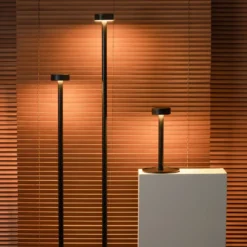 Milan Peak Lane Lámpara de pie LED negra 130 cm