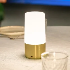 Newgarden Lámpara de mesa LED recargable Maia color latón IP54 RGBW