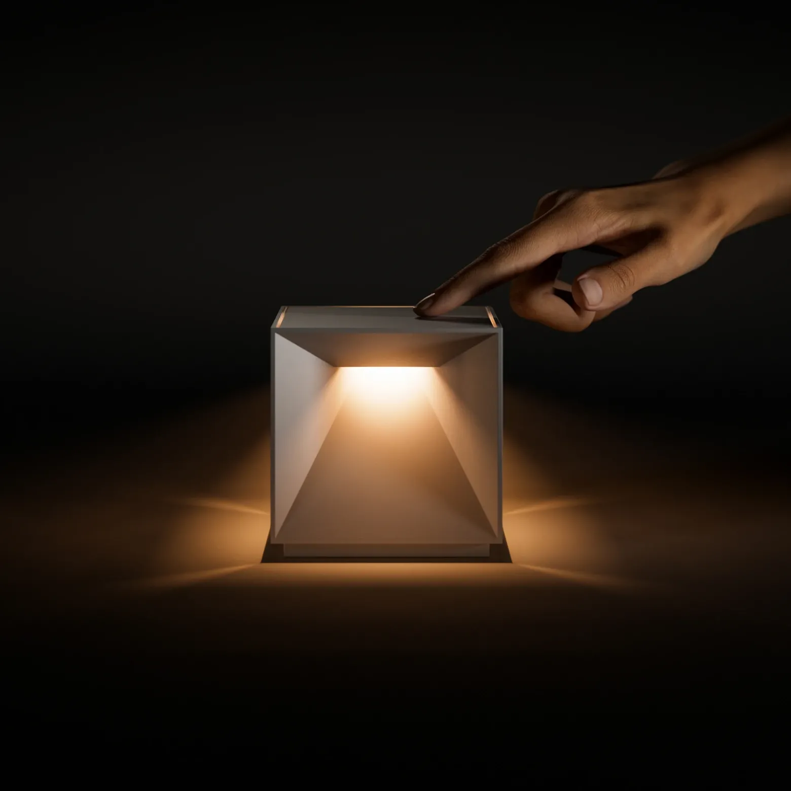 Nutalis lámpara de mesa LED recargable, beige duna, IP54, atenuable
