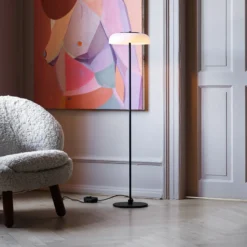 Nuura Blossi Floor Ø 29 de pie LED negro/blanco