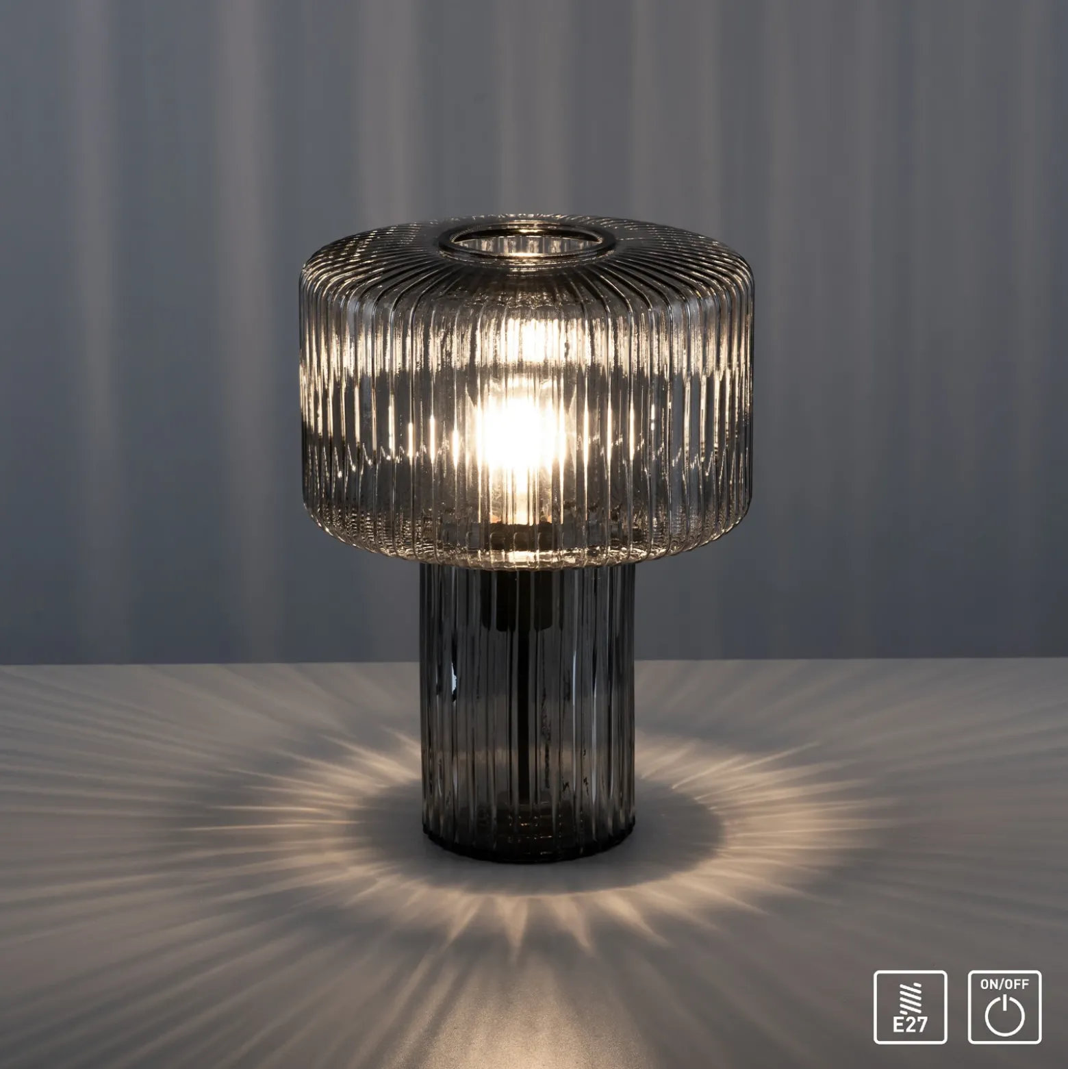 Paul Neuhaus Lámpara de mesa Fungus, color humo, cristal, 34 cm