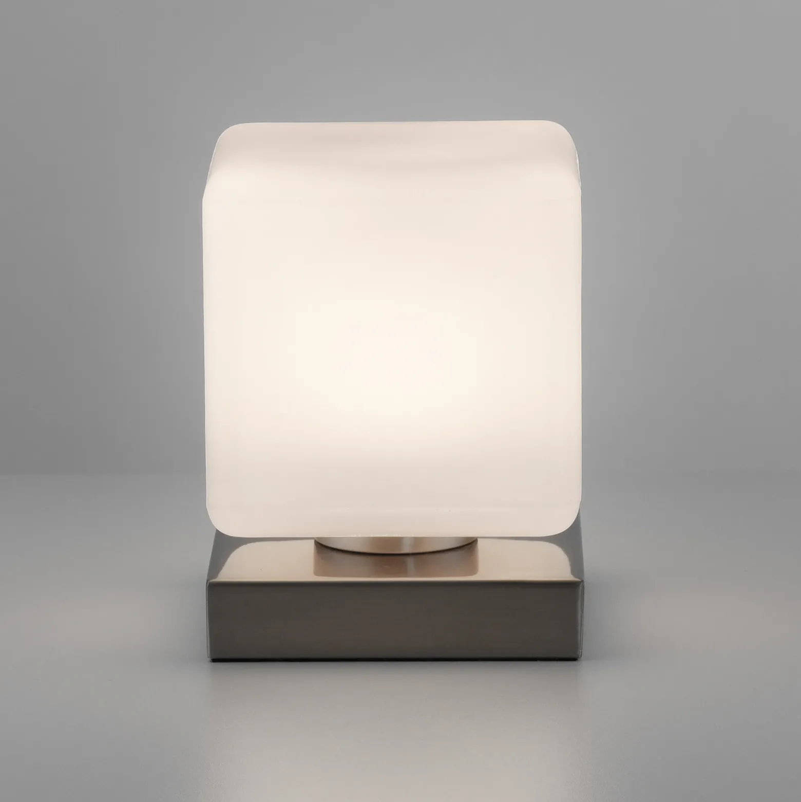 Paul Neuhaus Lámpara de mesa LED Dadoa, acero, cristal, atenuable
