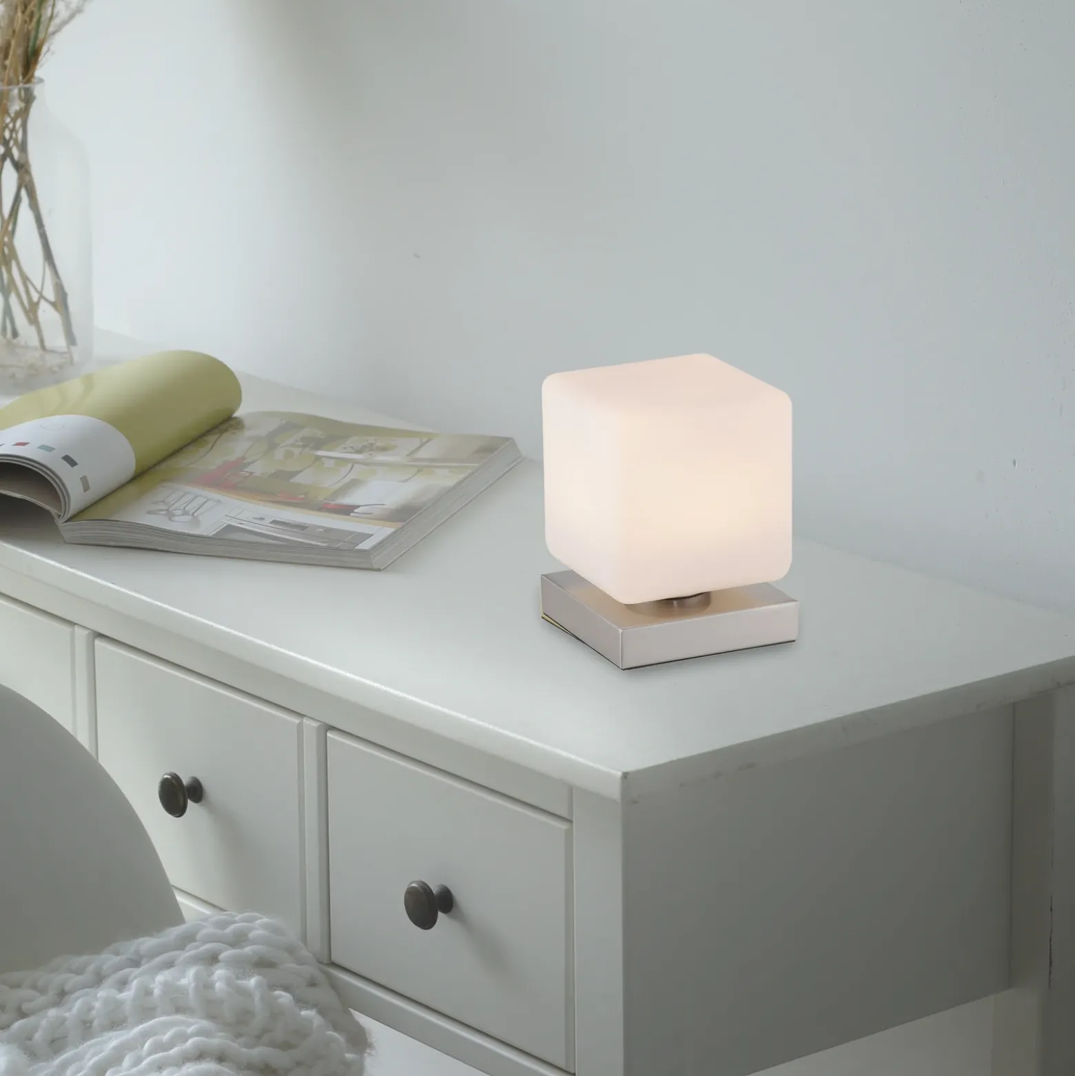 Paul Neuhaus Lámpara de mesa LED Dadoa, acero, cristal, atenuable
