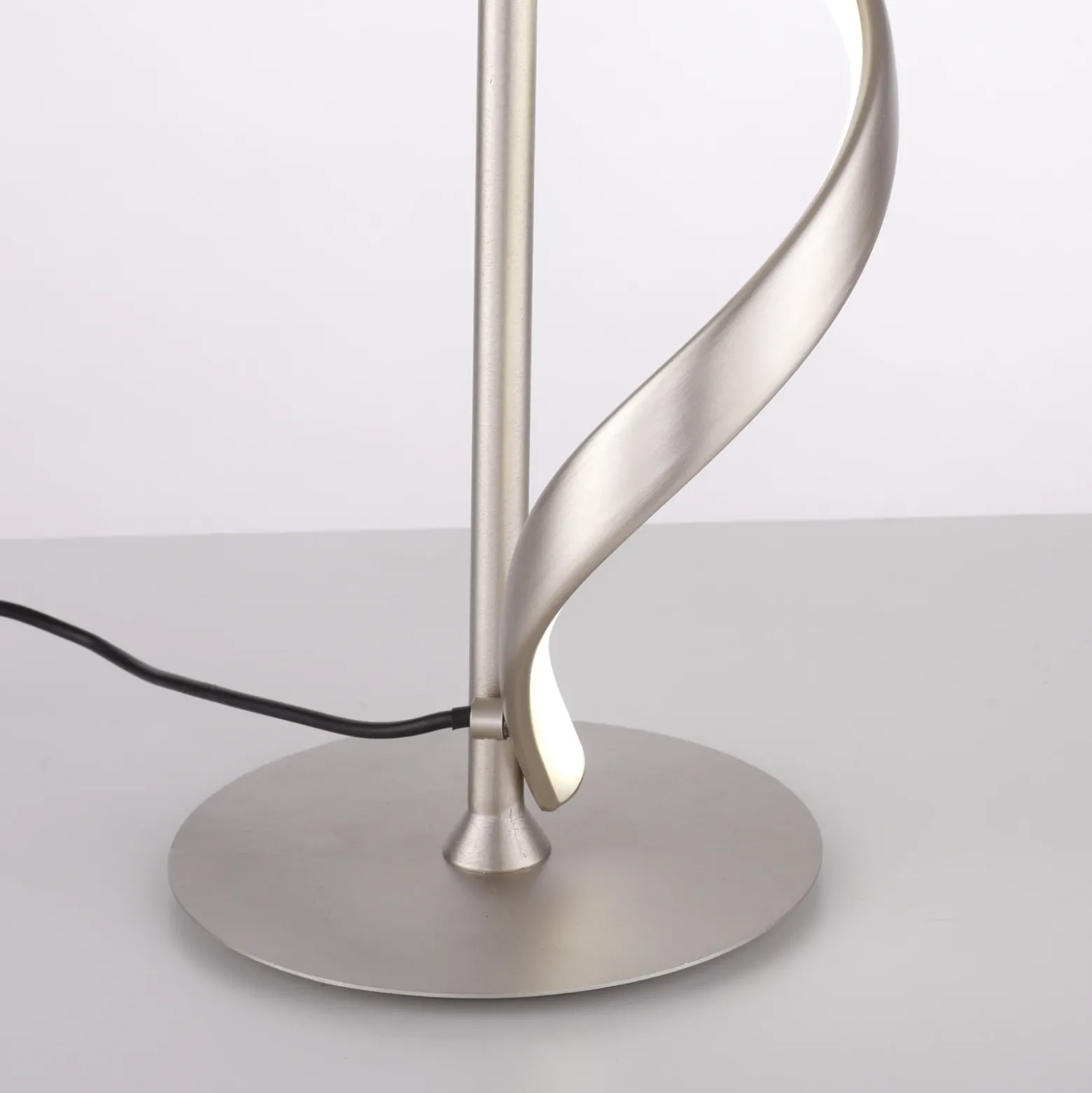 Paul Neuhaus Q-Swing lámpara de mesa LED, acero