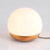 Pequeña lámpara de mesa LED Ancilla, bronce