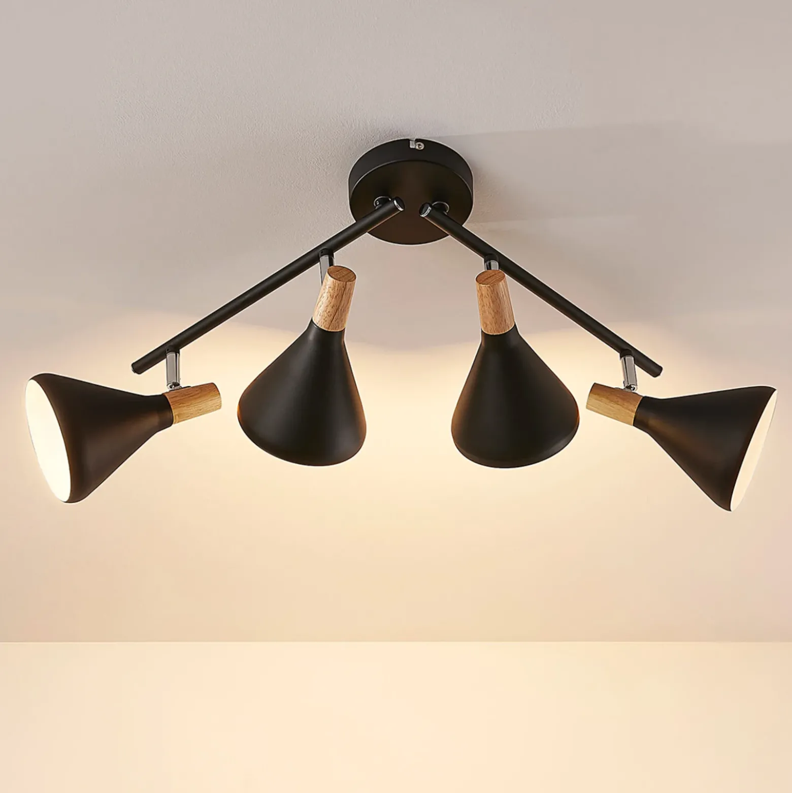 Plafón Arina de Lindby, 68 cm, negro, 4 luces, E14