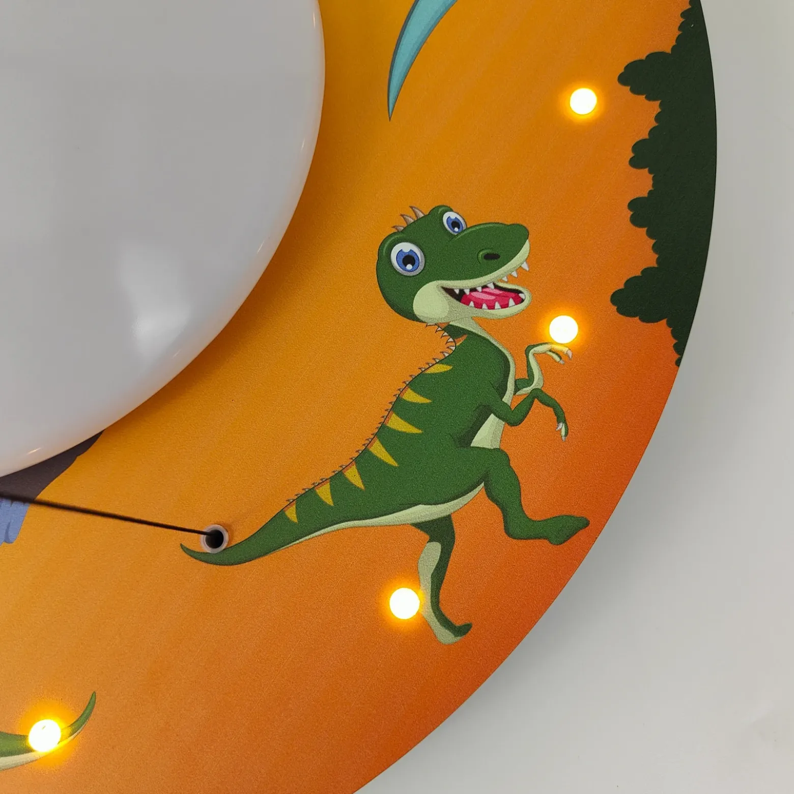 Plafón Dinos con lámpara estrellada LED