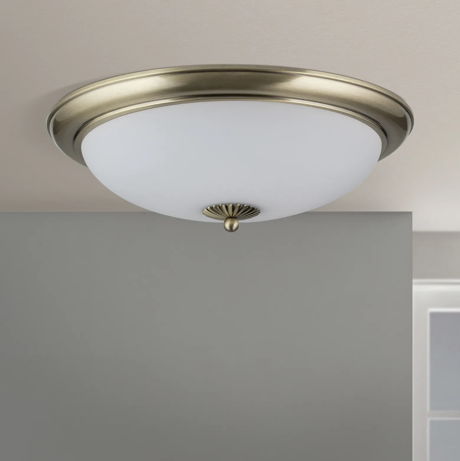 Plafón Empire, Ø 48 cm, latón envejecido, cristal opal mate