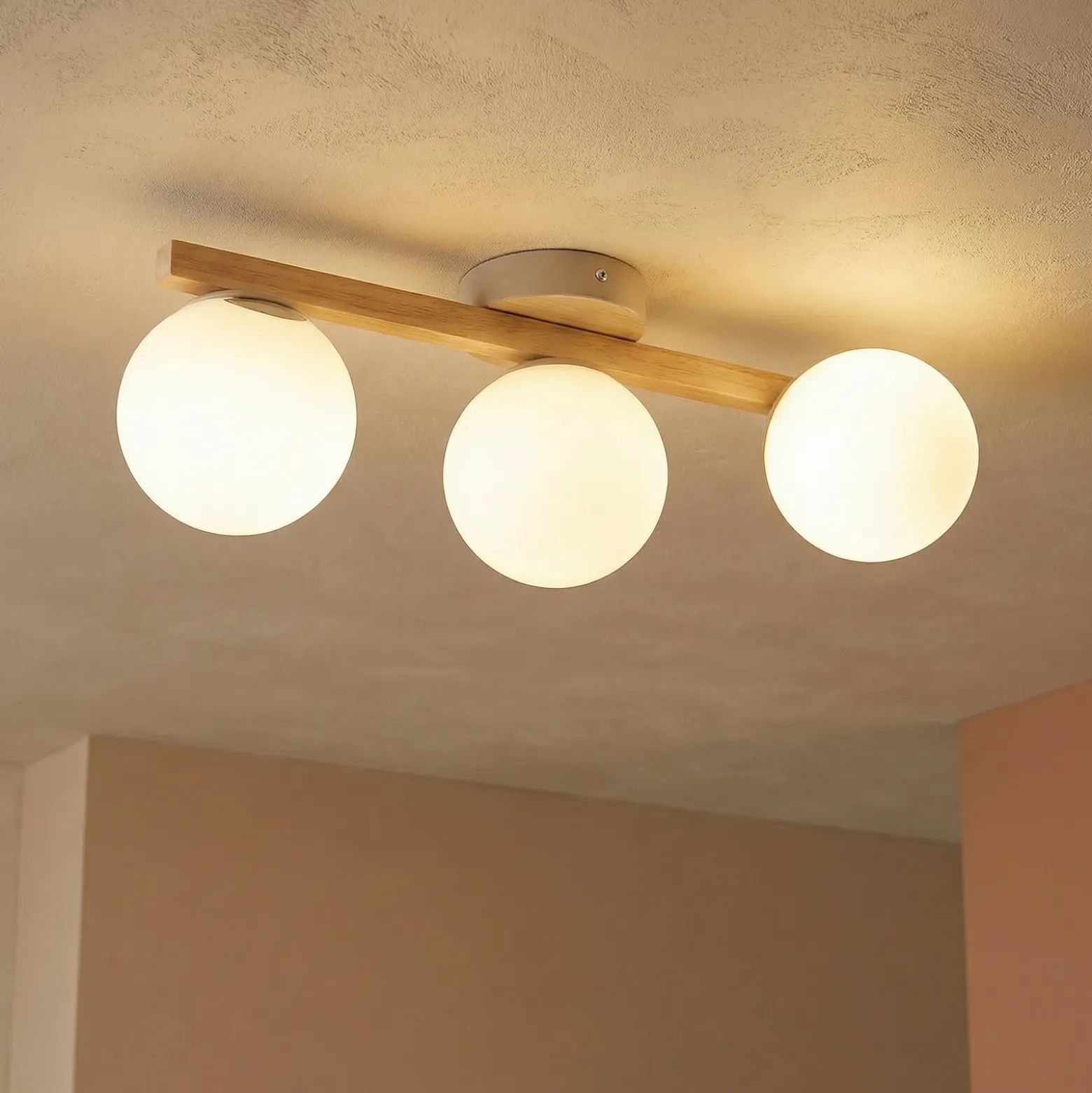 Plafón Estera, cristal opal, madera, 3 luces