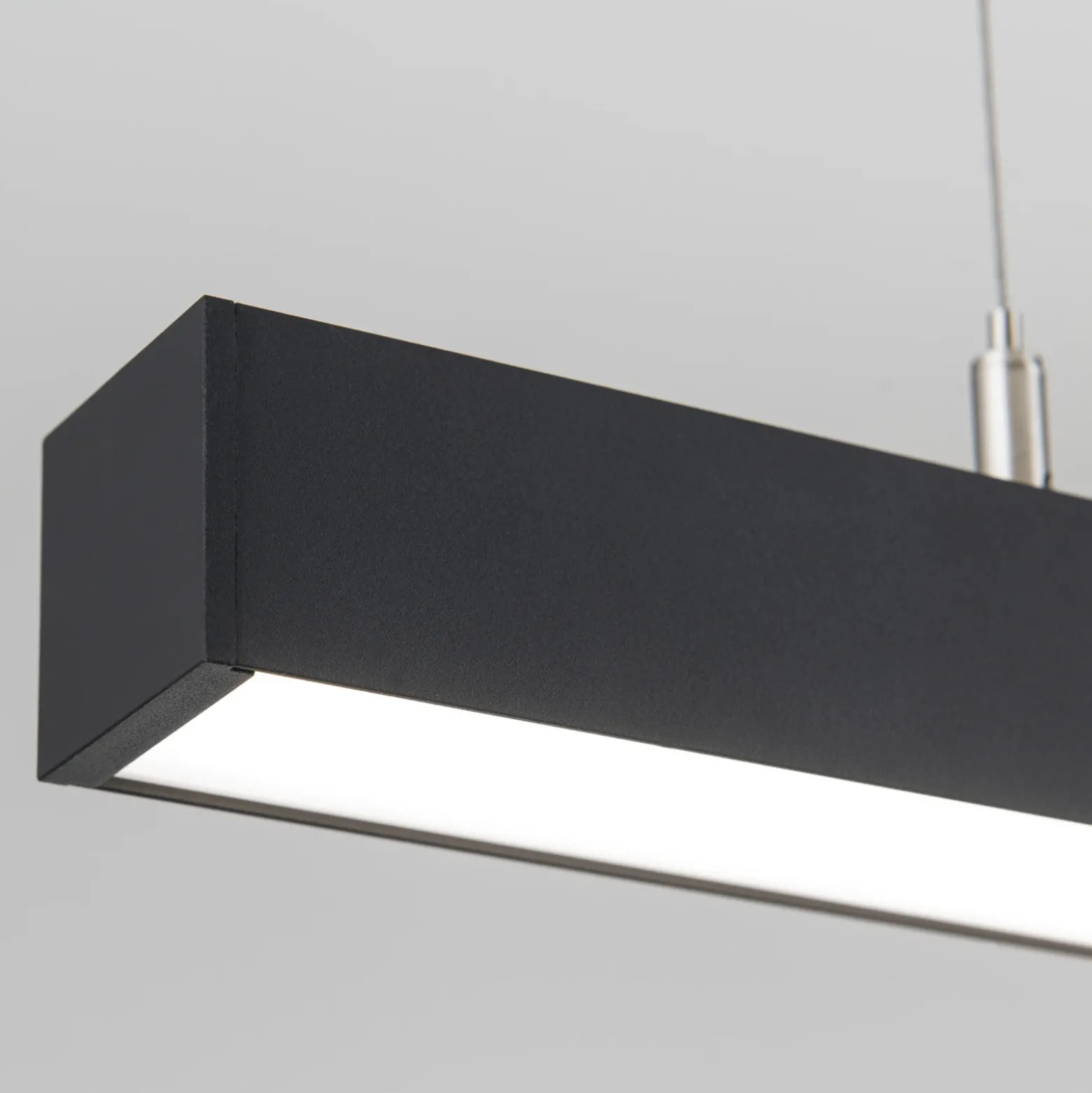 Plafón LED Bounce, negro, longitud 113 cm, CCT, aluminio