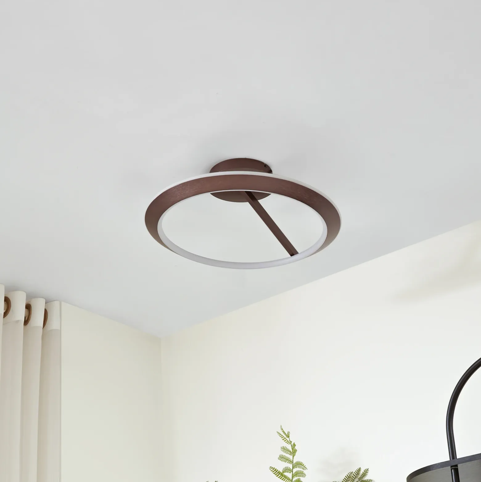 Plafón LED Eldra de Lucande, marrón café, Ø 55 cm, CCT