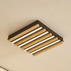 Plafón LED Firka de Lindby, blanco, madera, 42 cm, CCT, atenuable.
