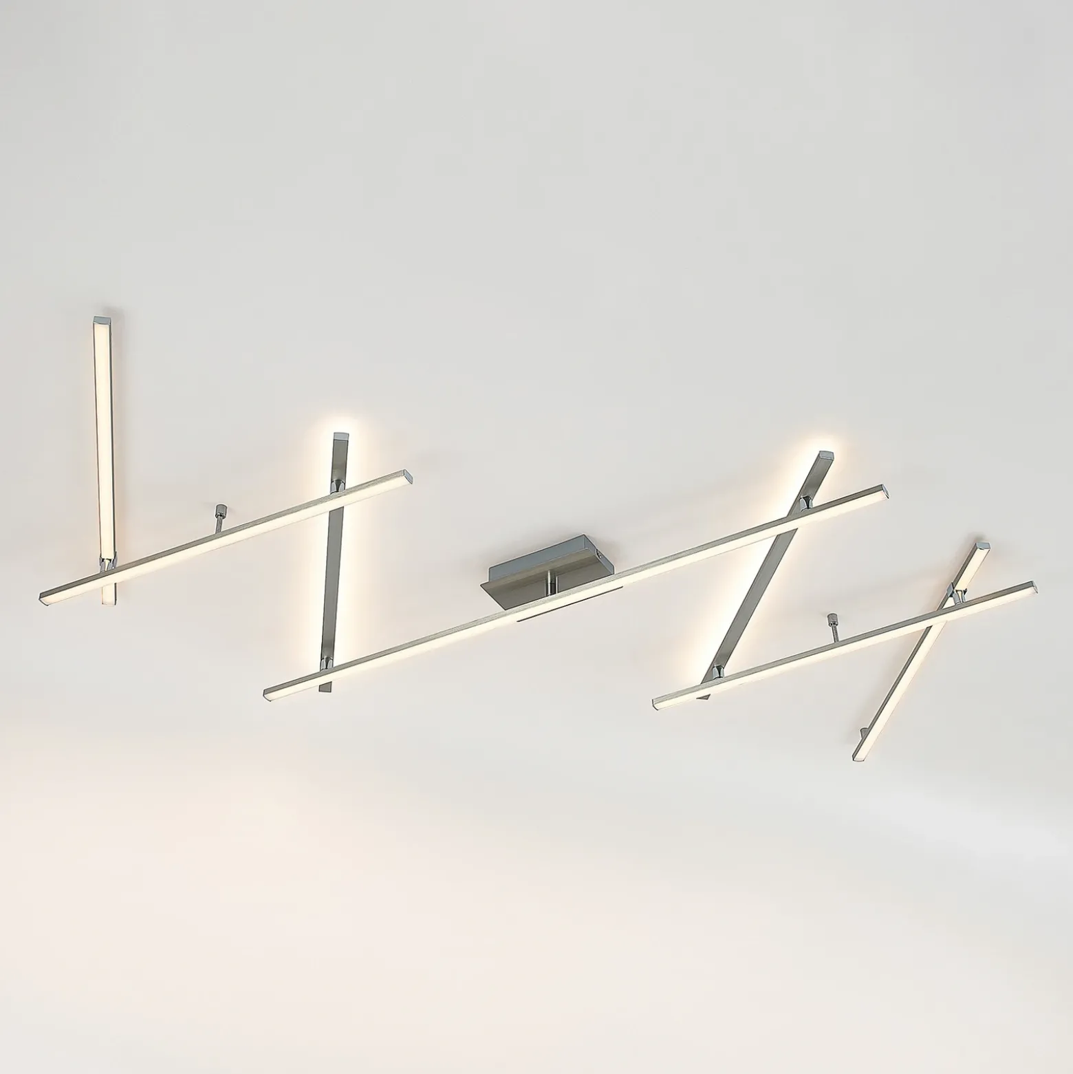 Plafón LED Lindby Kerem, 345 cm, color níquel, metal