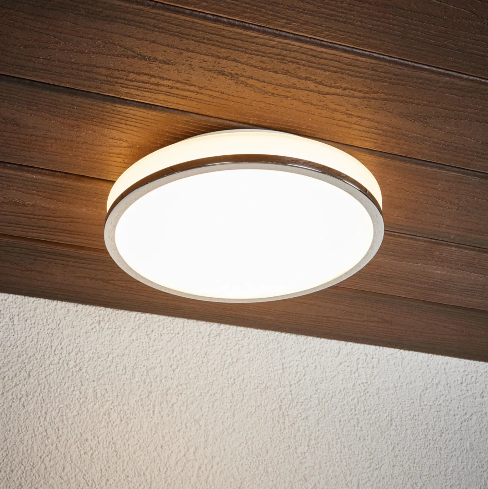 Plafón LED Lindby Lyss, Ø 28 cm, color cromado, IP44