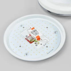 Plafón LED Lindby Lyss, Ø 34 cm, color cromado, IP44