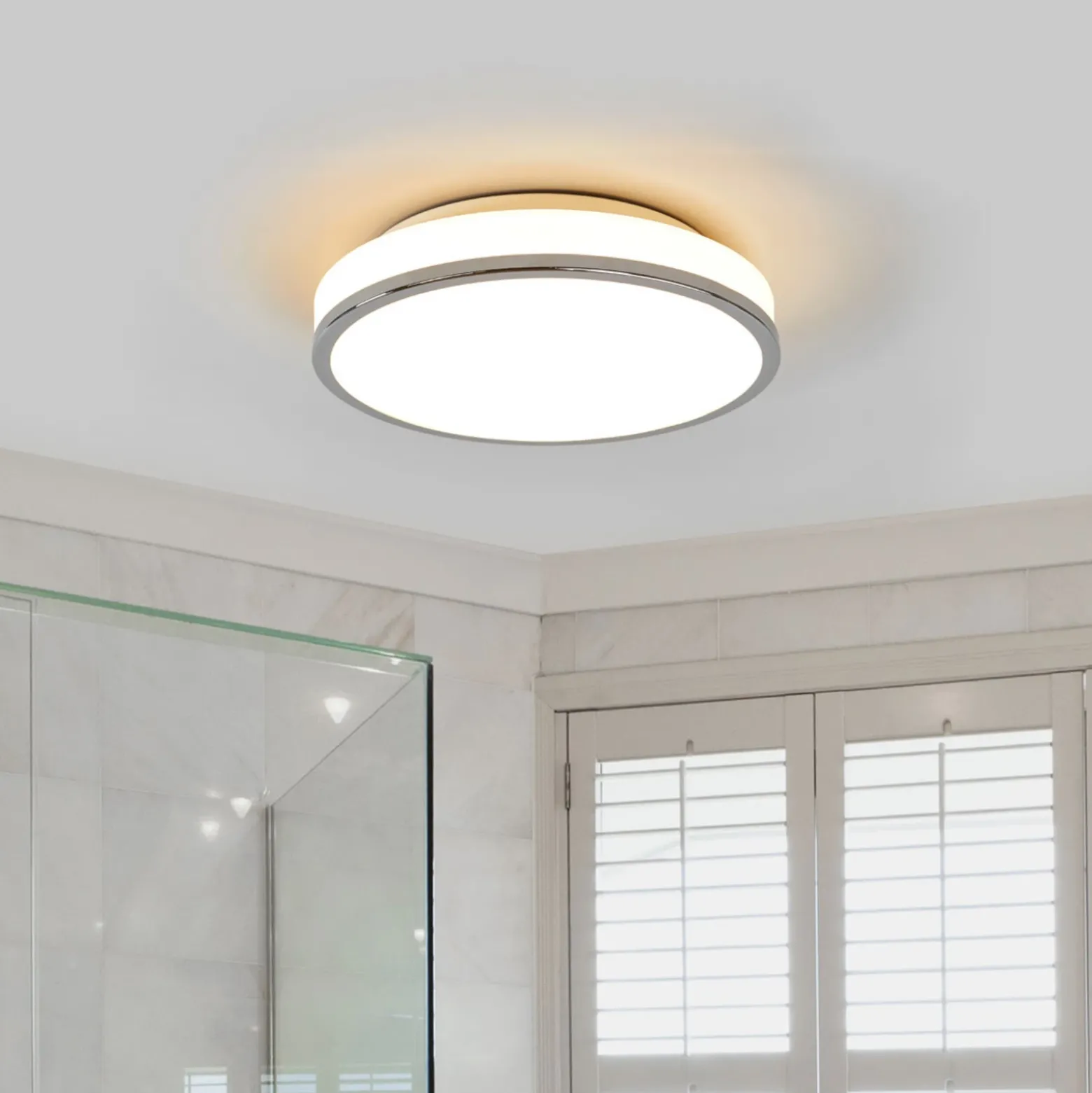 Plafón LED Lindby Lyss, Ø 28 cm, color cromado, IP44
