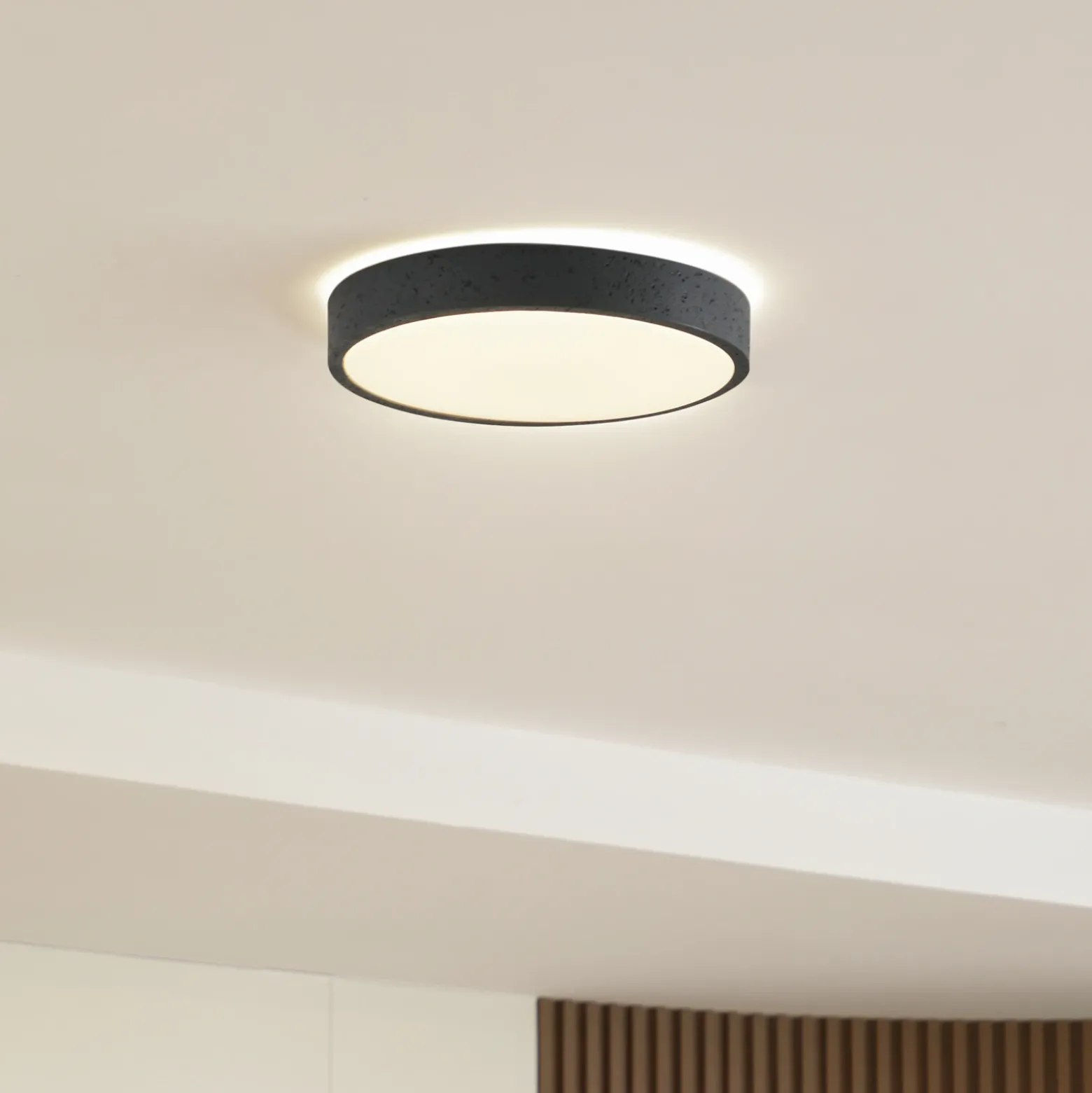 Plafón LED Lindby Manala, gris hormigón, RGB, CCT, control remoto