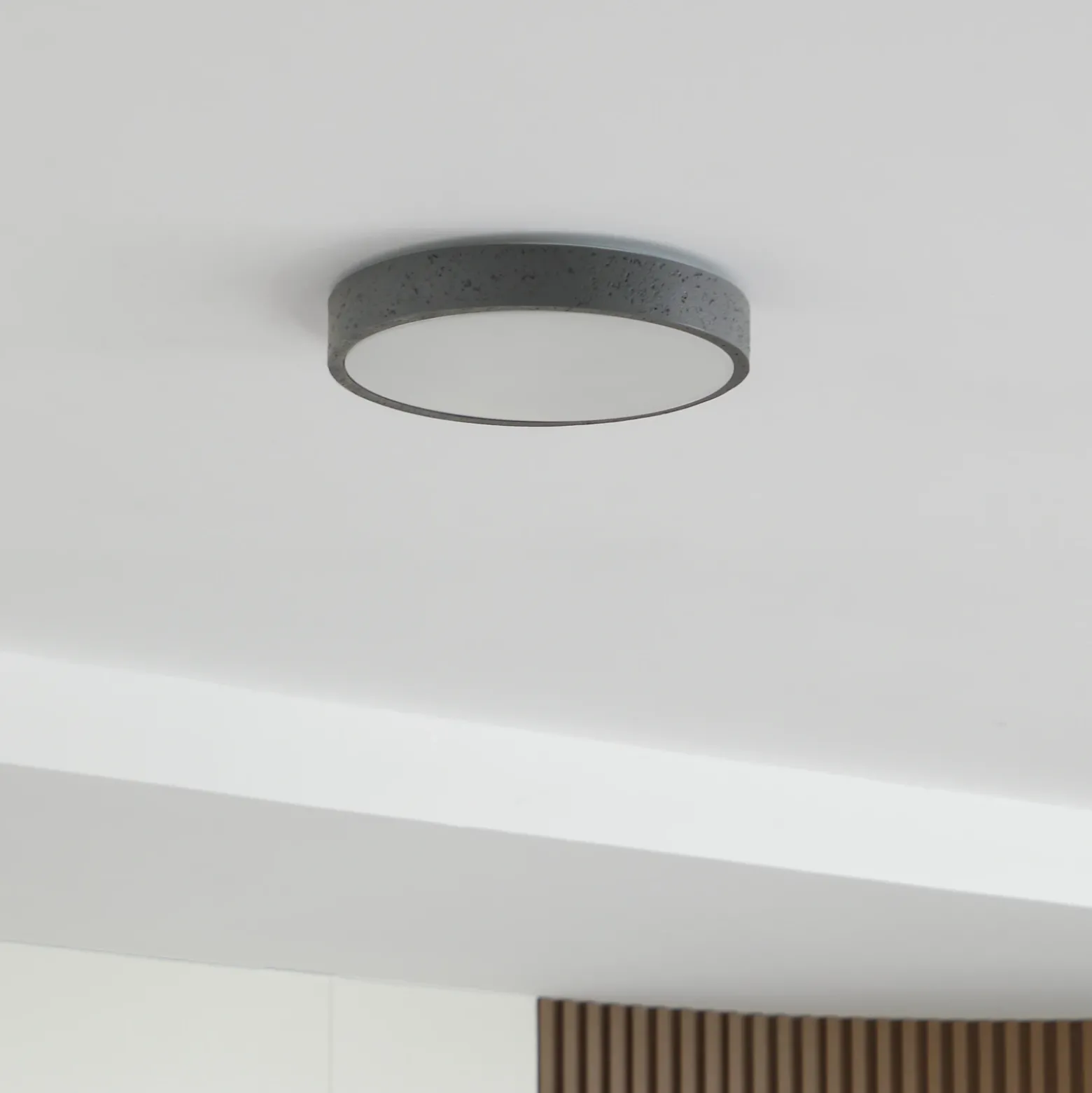 Plafón LED Lindby Manala, gris hormigón, RGB, CCT, control remoto