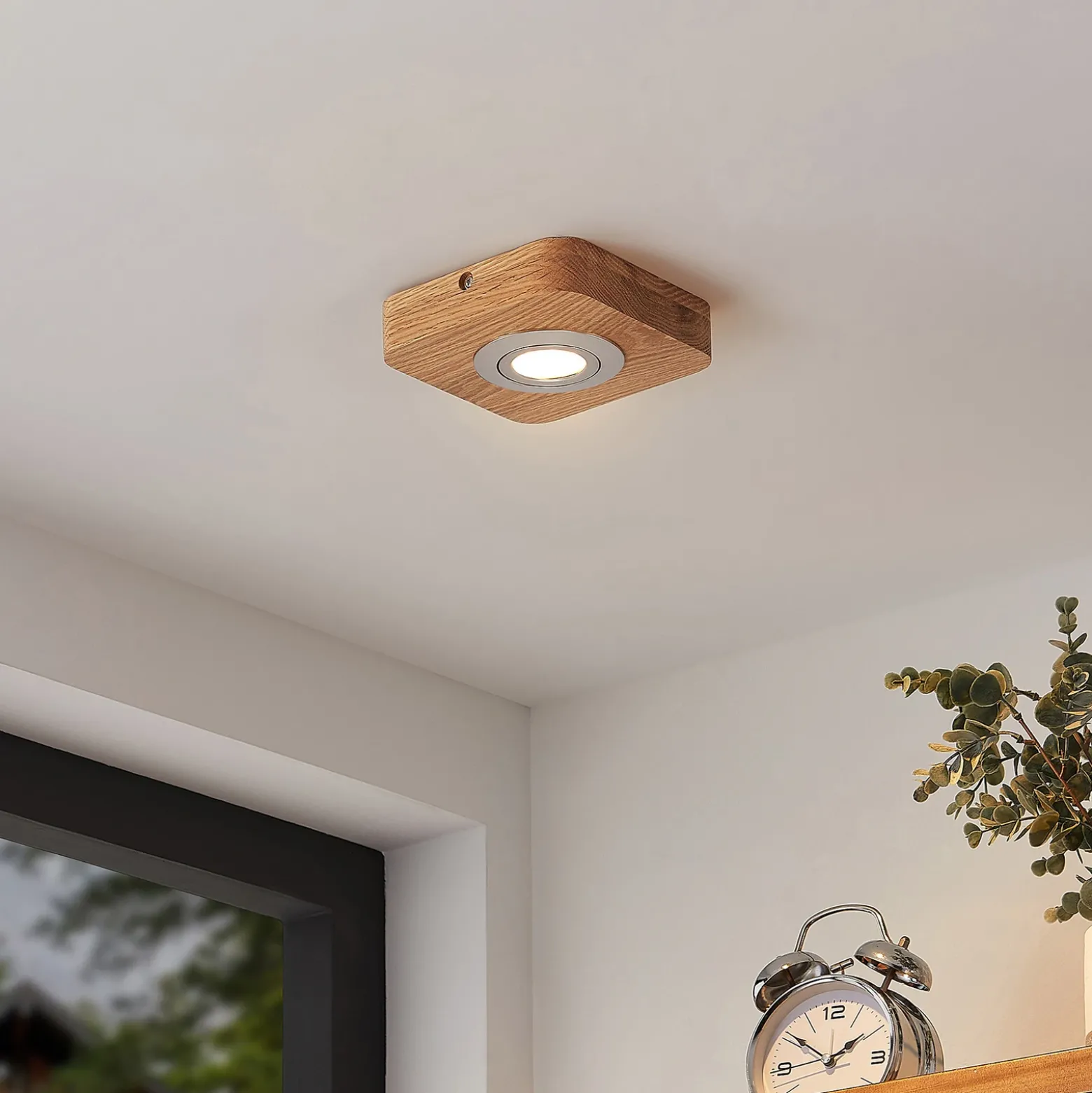 Plafón LED Lindby Mikari, 14 cm, madera, orientable