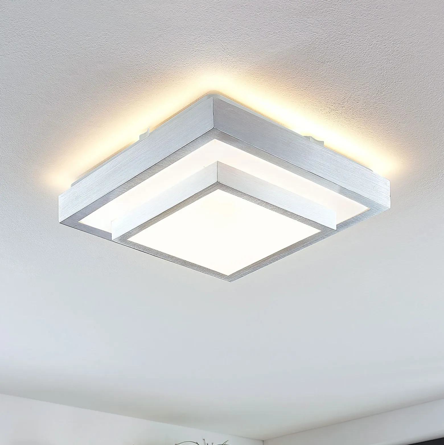 Plafón LED Lindby Mirco, 32 cm, angular, aluminio