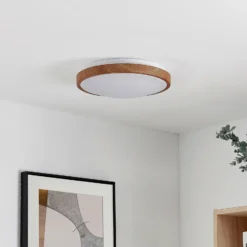 Plafón LED Lindby Mynte, Ø30 cm, aspecto de madera, plástico