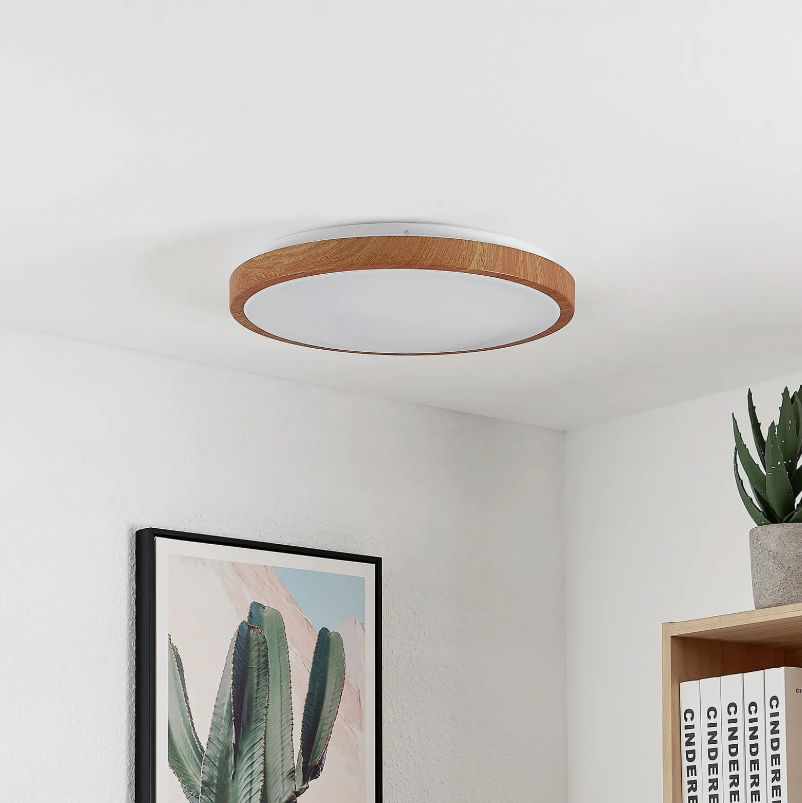 Plafón LED Lindby Mynte, Ø42 cm, aspecto de madera, plástico