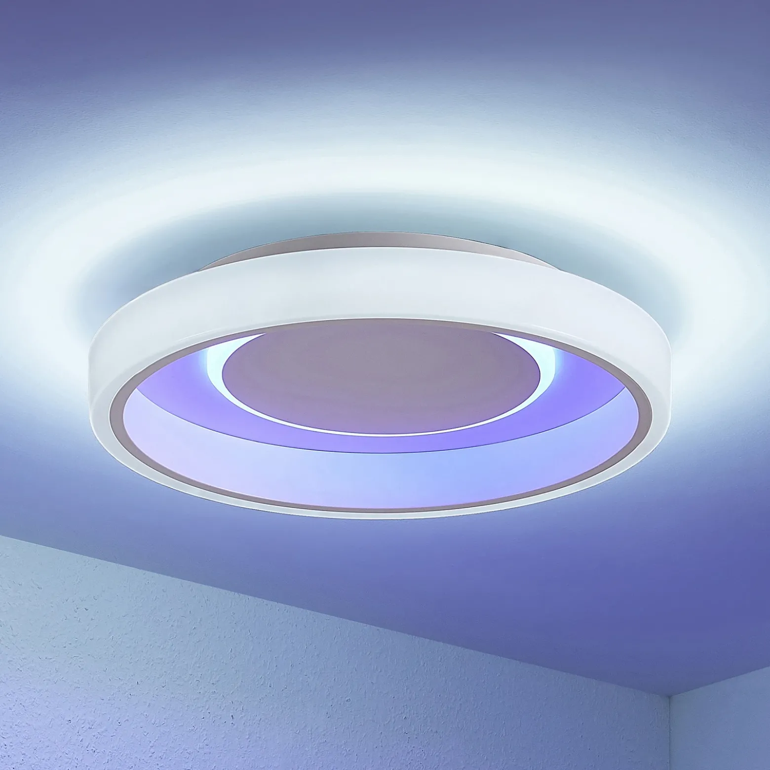Plafón LED Lindby Wikani, blanco, RGB, CCT, atenuable