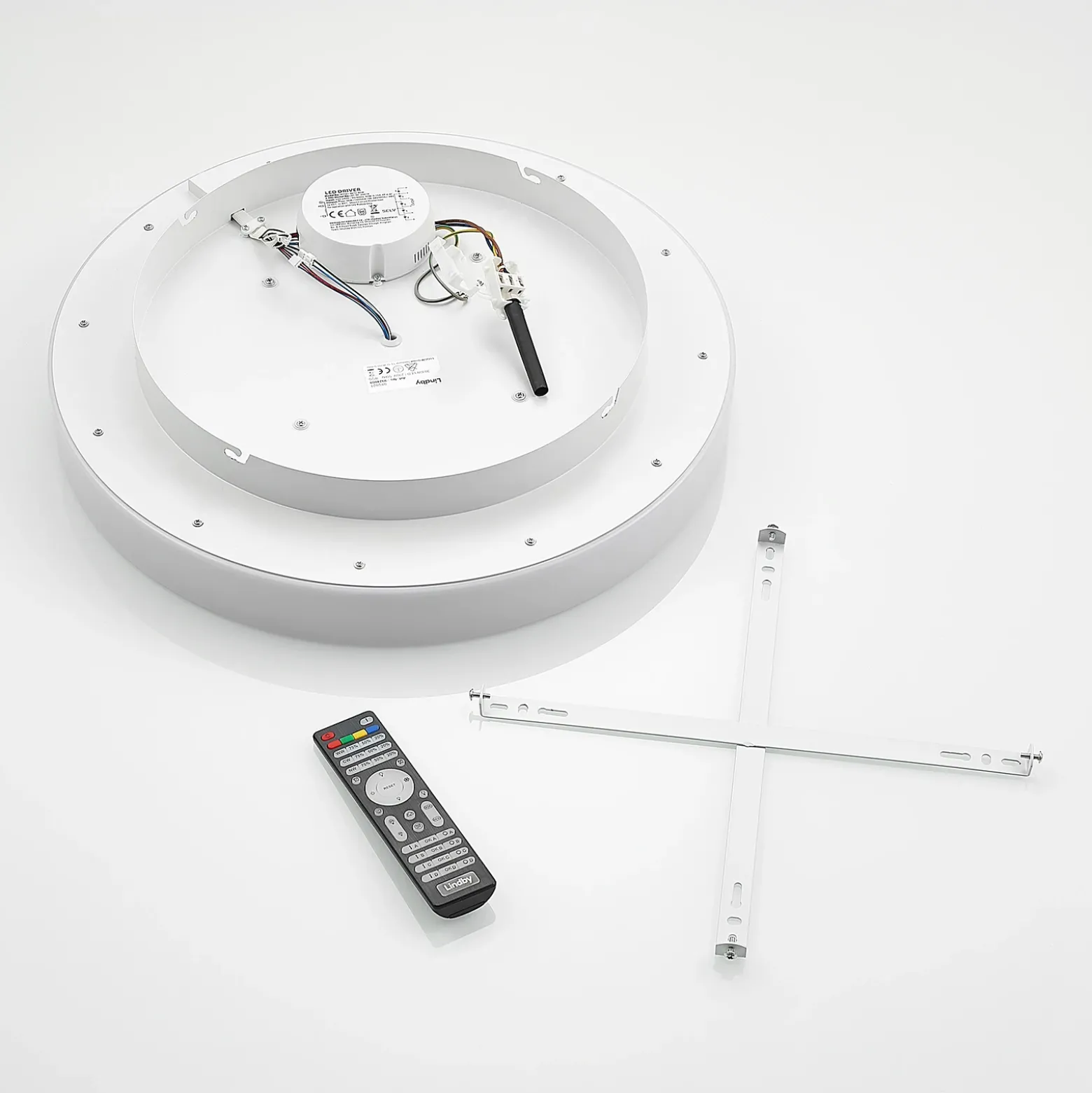 Plafón LED Lindby Wikani, blanco, RGB, CCT, atenuable