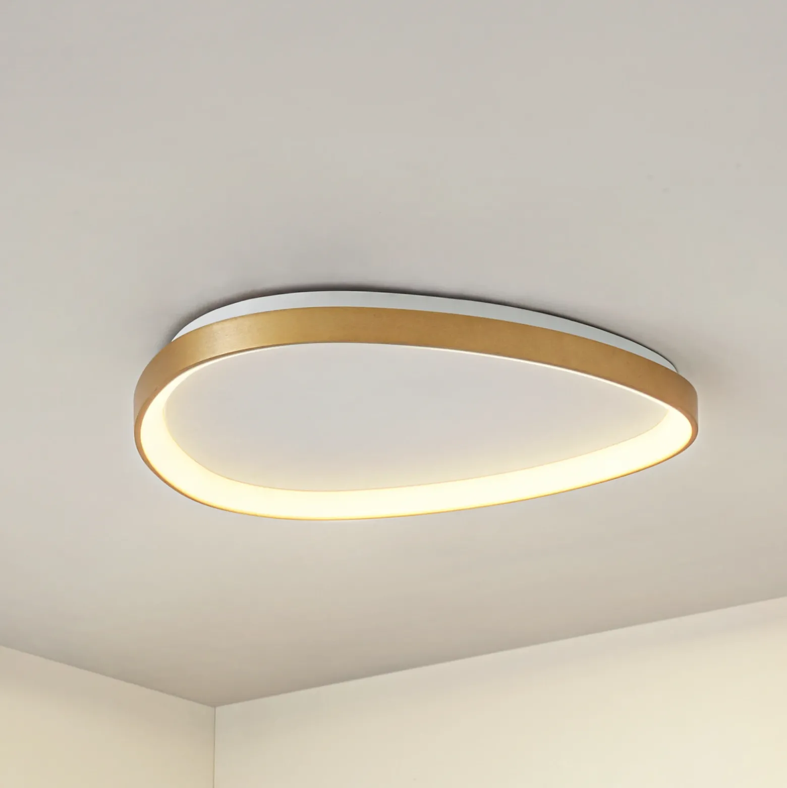 Plafón LED Lucande Asken, 61 cm, dorada, CCT, atenuable