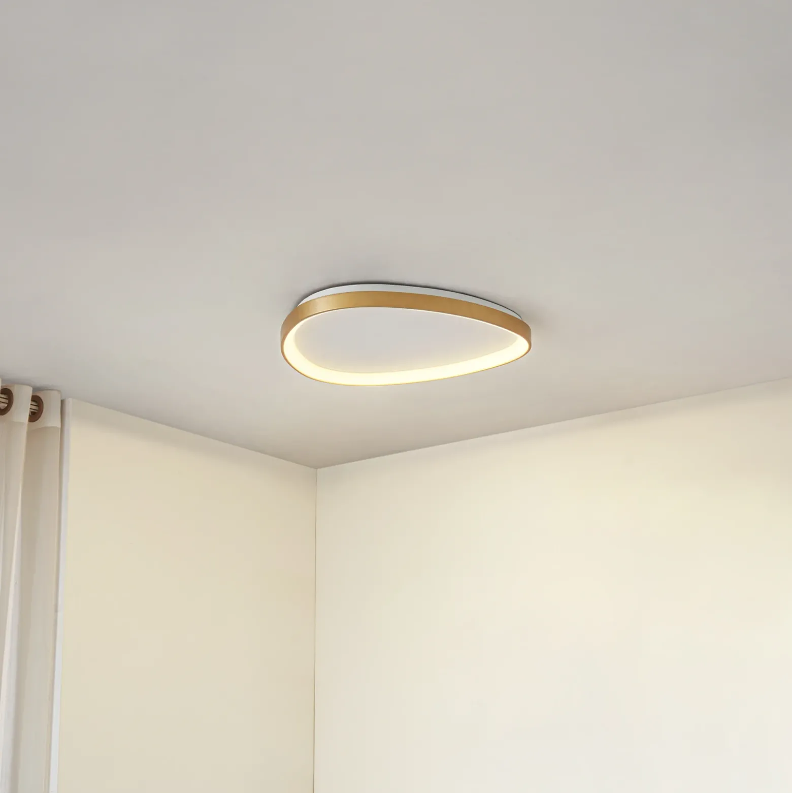 Plafón LED Lucande Asken, 61 cm, dorada, CCT, atenuable