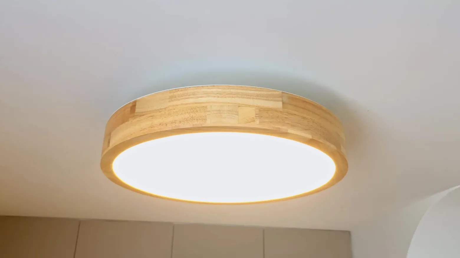 Plafón LED Milada de Lindby, roble, CCT, control remoto