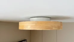 Plafón LED Milada de Lindby, roble, CCT, control remoto