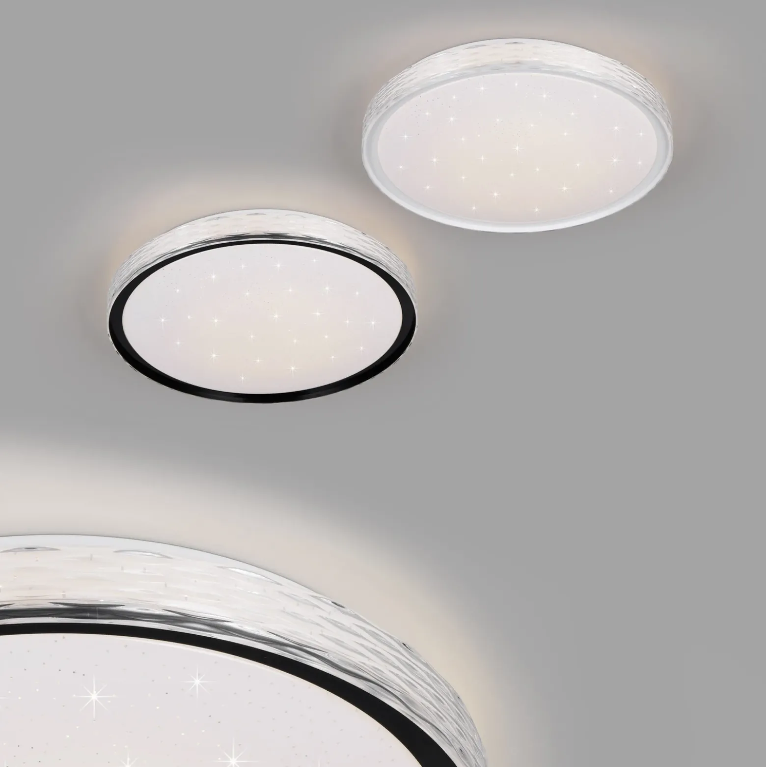 Plafón LED Varda, negro, Ø 39 cm, control remoto