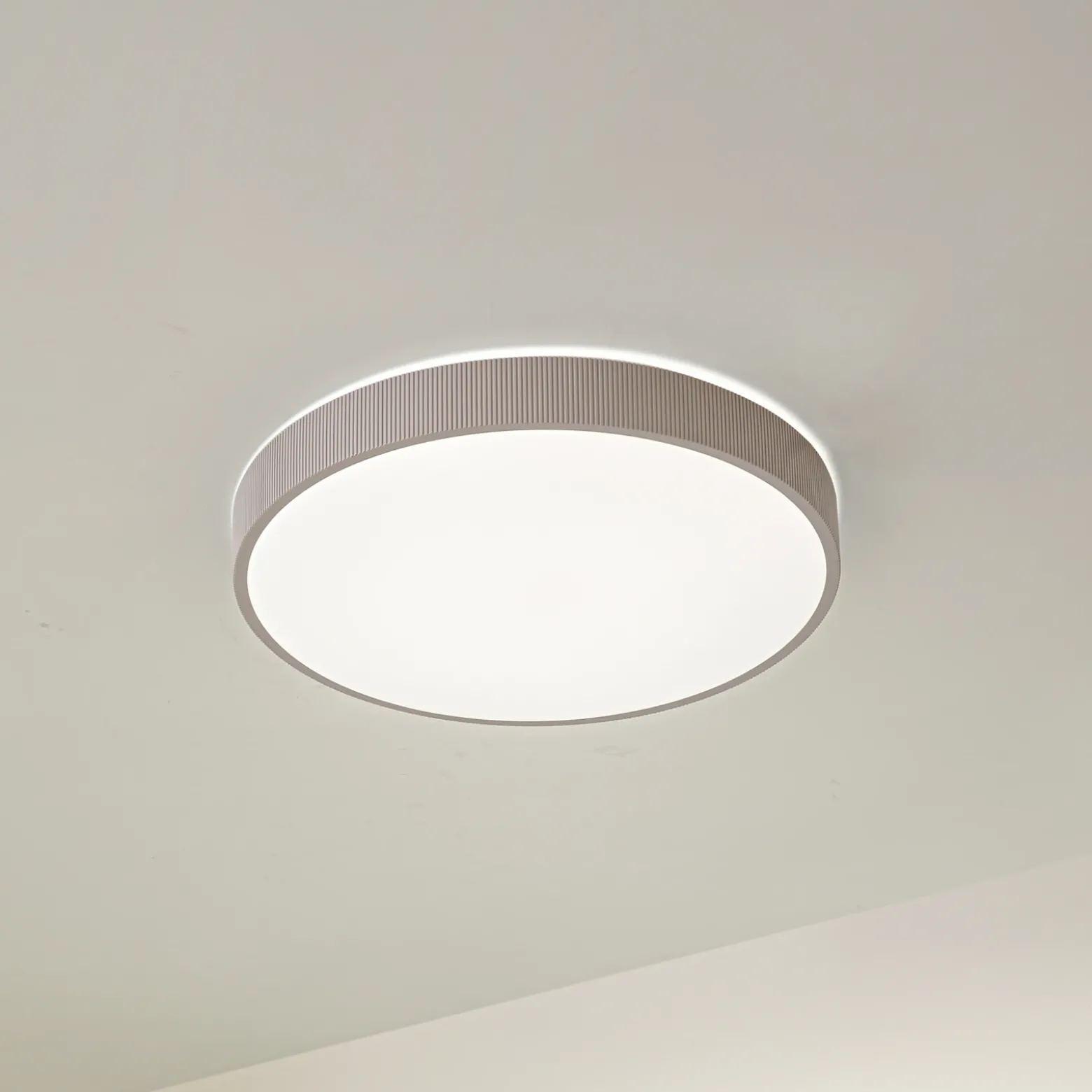 Plafón LED Zylo de Lindby, color topo, Ø 49 cm, CCT atenuable