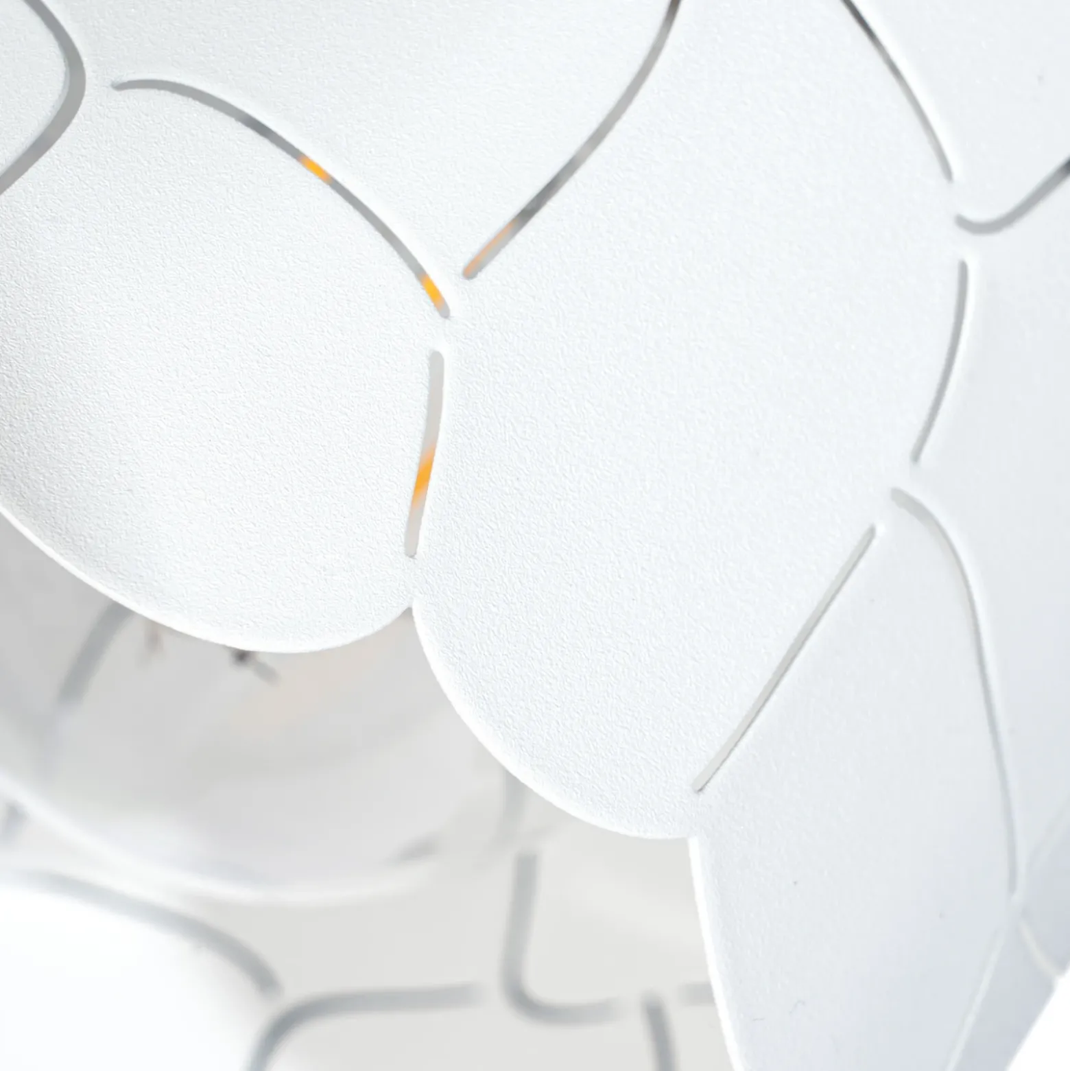 Plafón Lindby Aralena, blanco, 4 luces, longitud 97 cm